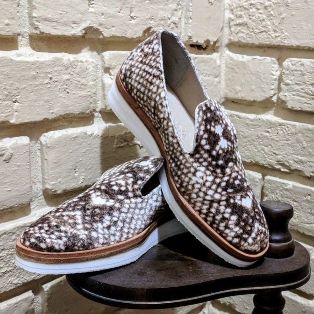 Free People Size 36/6 Snake Print Slip-on Loafers